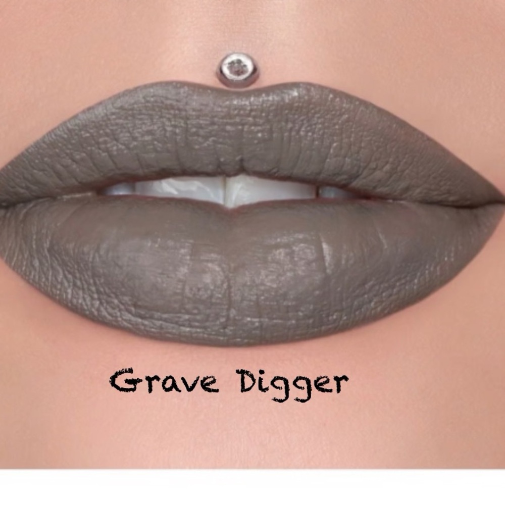 Jeffree Star Velvet Trap Lipstick in Grave Digger